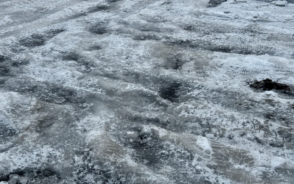 В Брянской области из-за гололедицы объявили высокий уровень погодной опасности