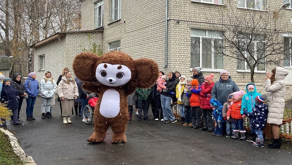 В Брянске открыли универсальную детскую площадку со скалодромом