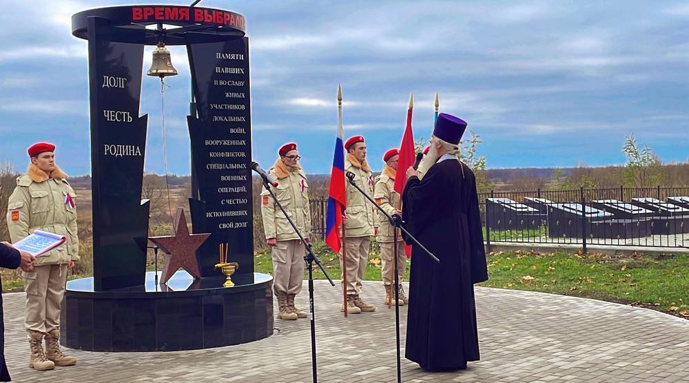 В Севском районе открыли памятник участникам боевых действий и спецопераций