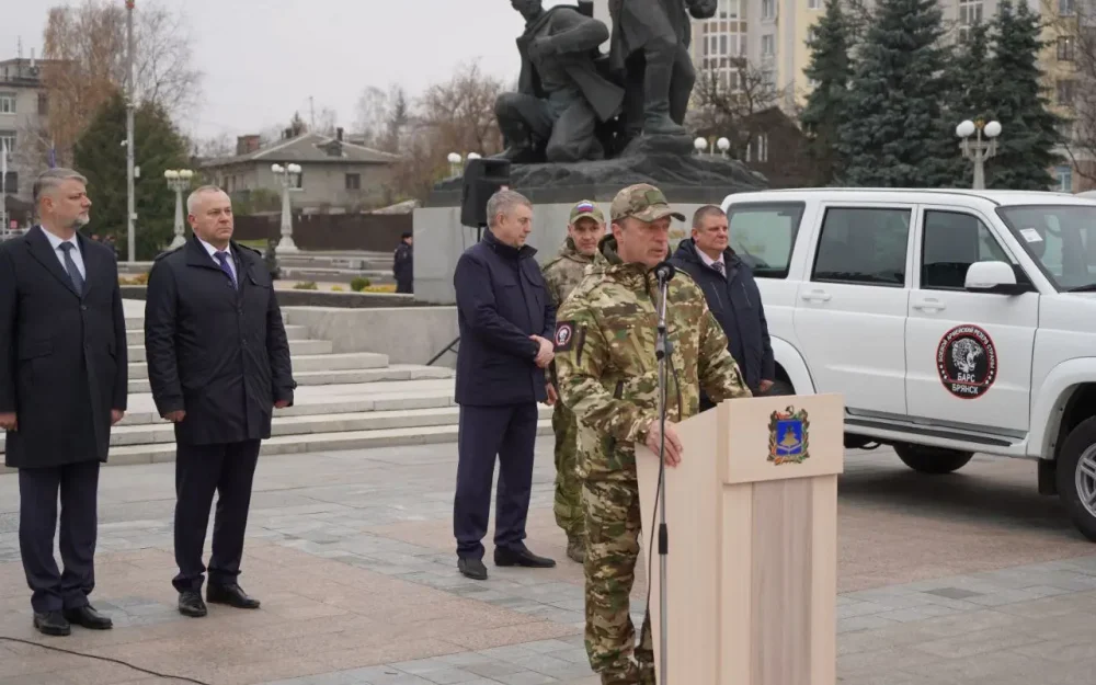 В Брянской области отряду «Барс» вручили шесть новых автомобилей