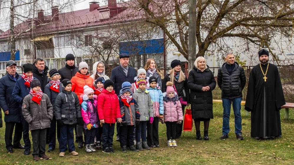 В Дятьковском районе состоялось торжественное открытие детской спортивной площадки