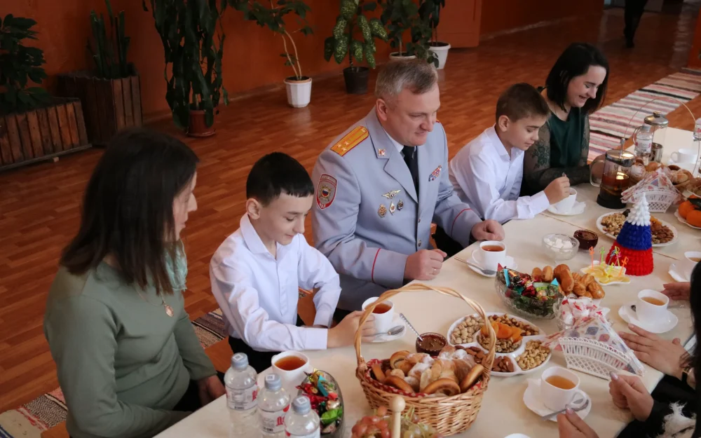 Начальник брянской полиции исполнил новогоднюю мечту мальчика из приграничья