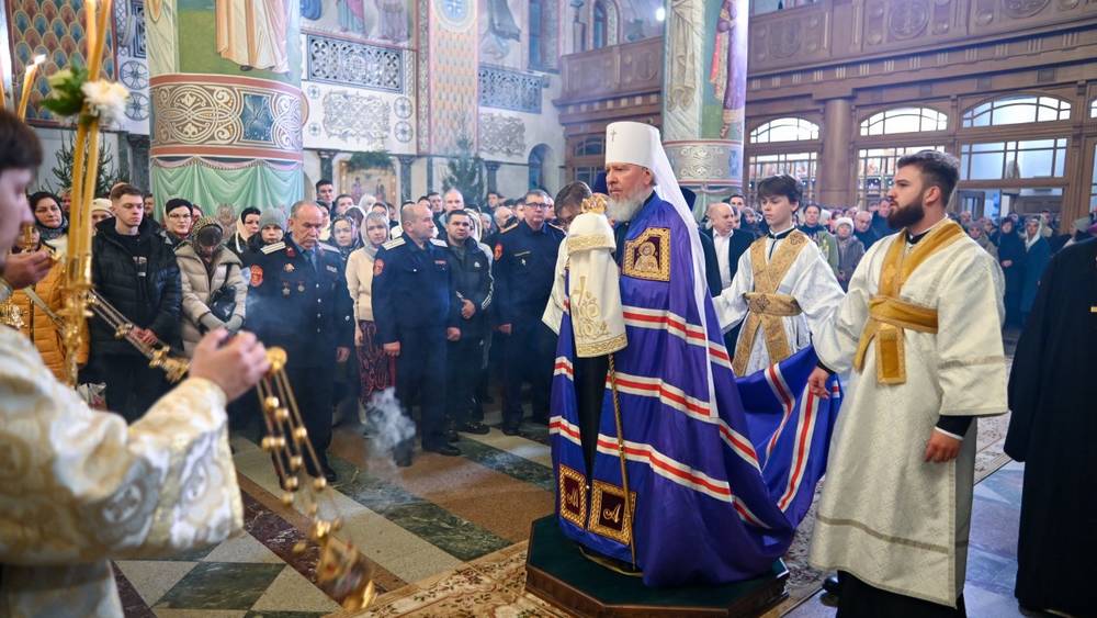 В праздник Рождества Христова митрополит совершил Божественную литургию в Брянске