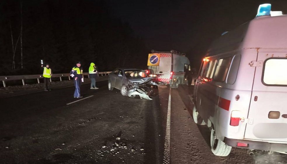 Под Калугой в ДТП разбился автомобиль с семьёй брянского священника