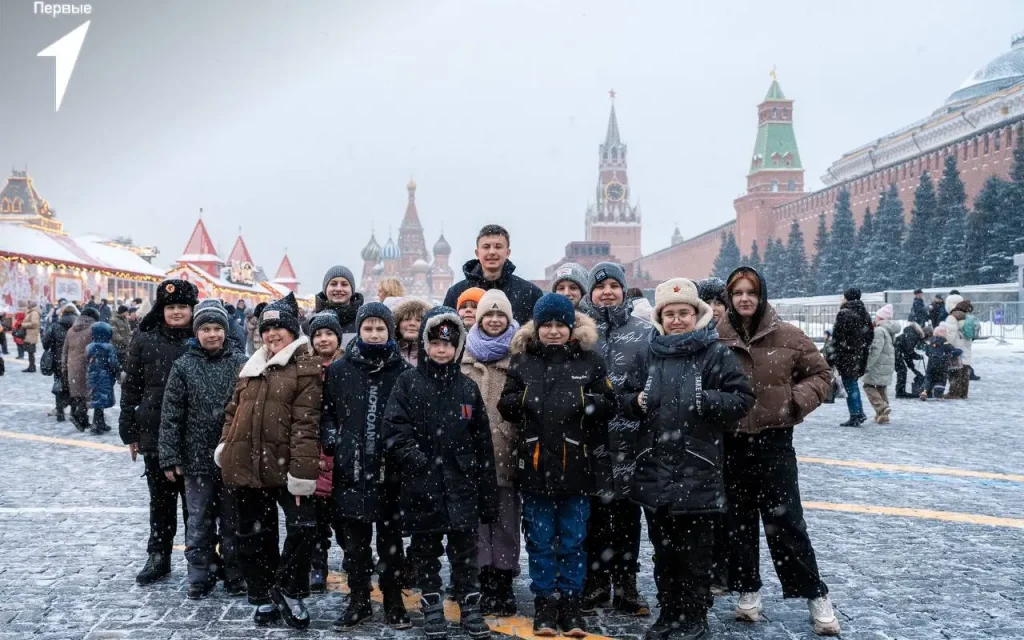 Брянские школьники окунулись в сказку Кремлевской елки