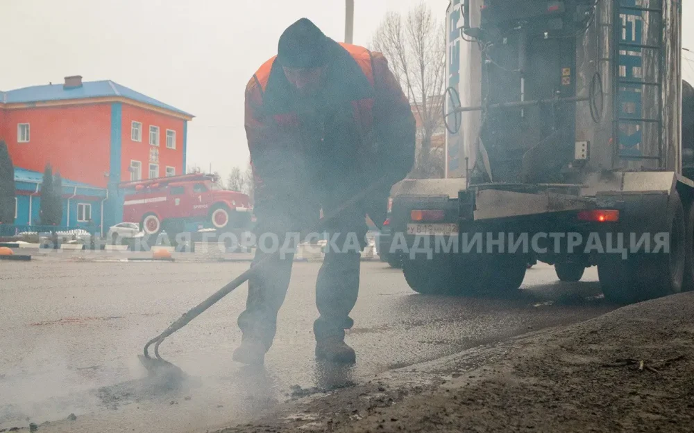 Дорожники с «Кохером» начали в январе ямочный ремонт в Брянске 