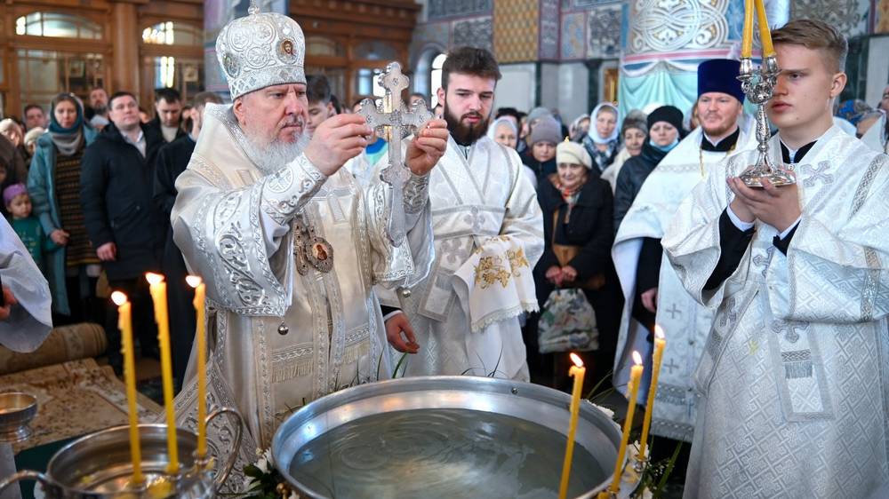 В праздник Крещения Господня митрополит Александр совершил Литургию и великое освящение воды