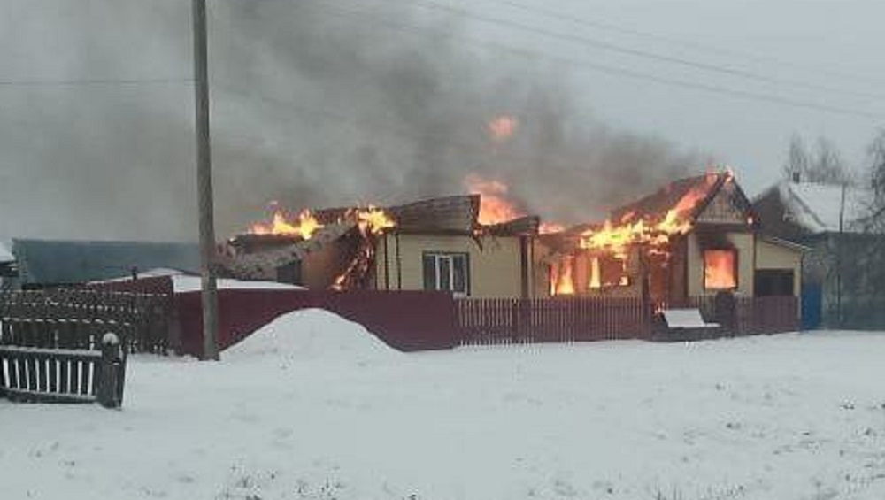 В брянском селе Подывотье из-за атаки беспилотниками ВСУ сгорели два дома