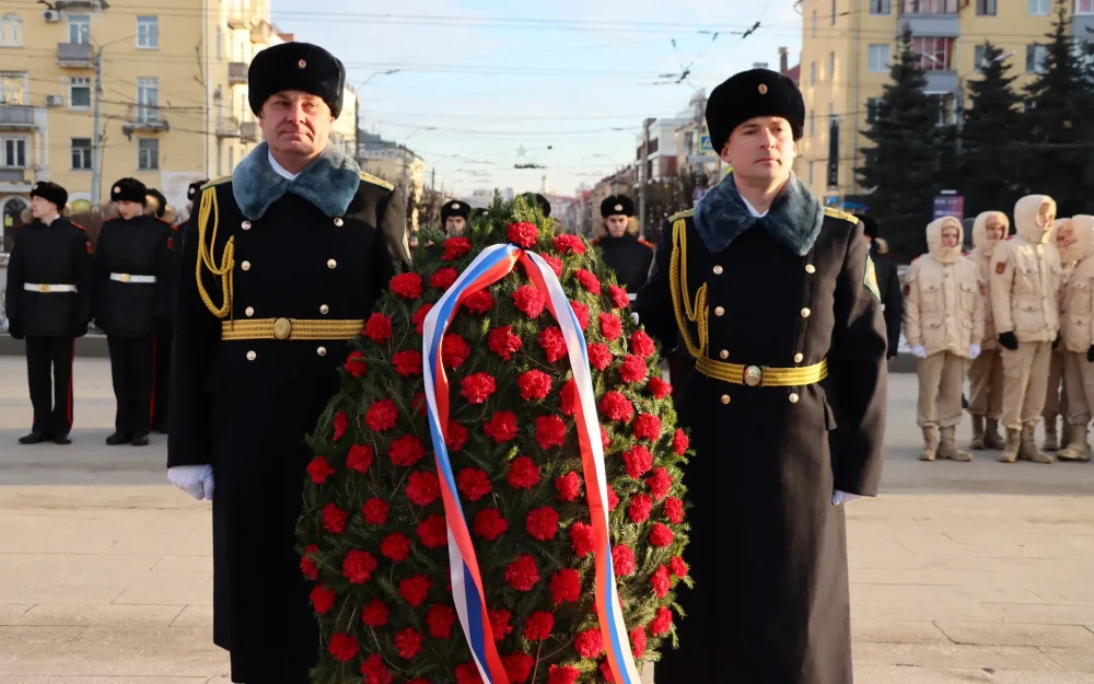 Руководители Брянска поздравили горожан с Днём защитника Отечества