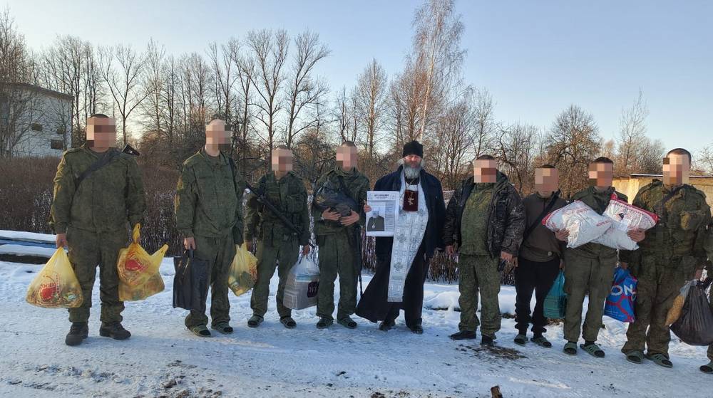 Помощник благочинного Брасовского церковного округа поздравил военнослужащих с праздником