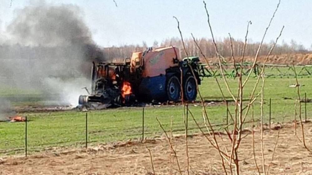 Появился снимок с брянского поля, где при взрыве погиб тракторист «Мираторга»