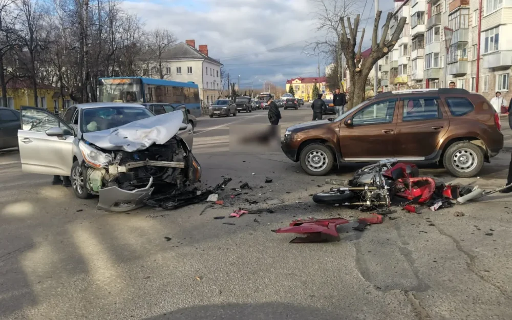 В Брянске произошла авария с участием мотоциклиста и автолюбительницы