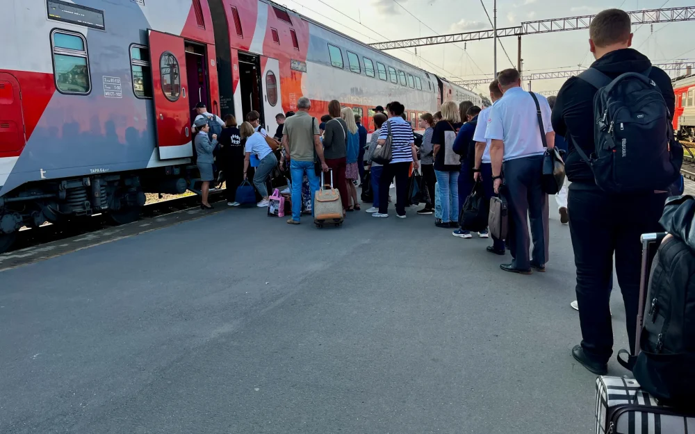 В Брянской области дети от 10 до 18 лет смогут ездить в поездах за полцены