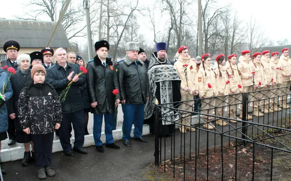 В Брянской области увековечили память ветерана и прокурора Петра Колесникова