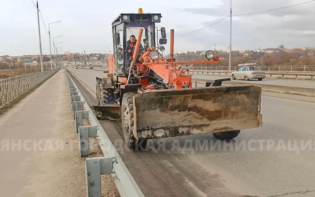 В Брянске началась полномасштабная весенняя уборка улиц